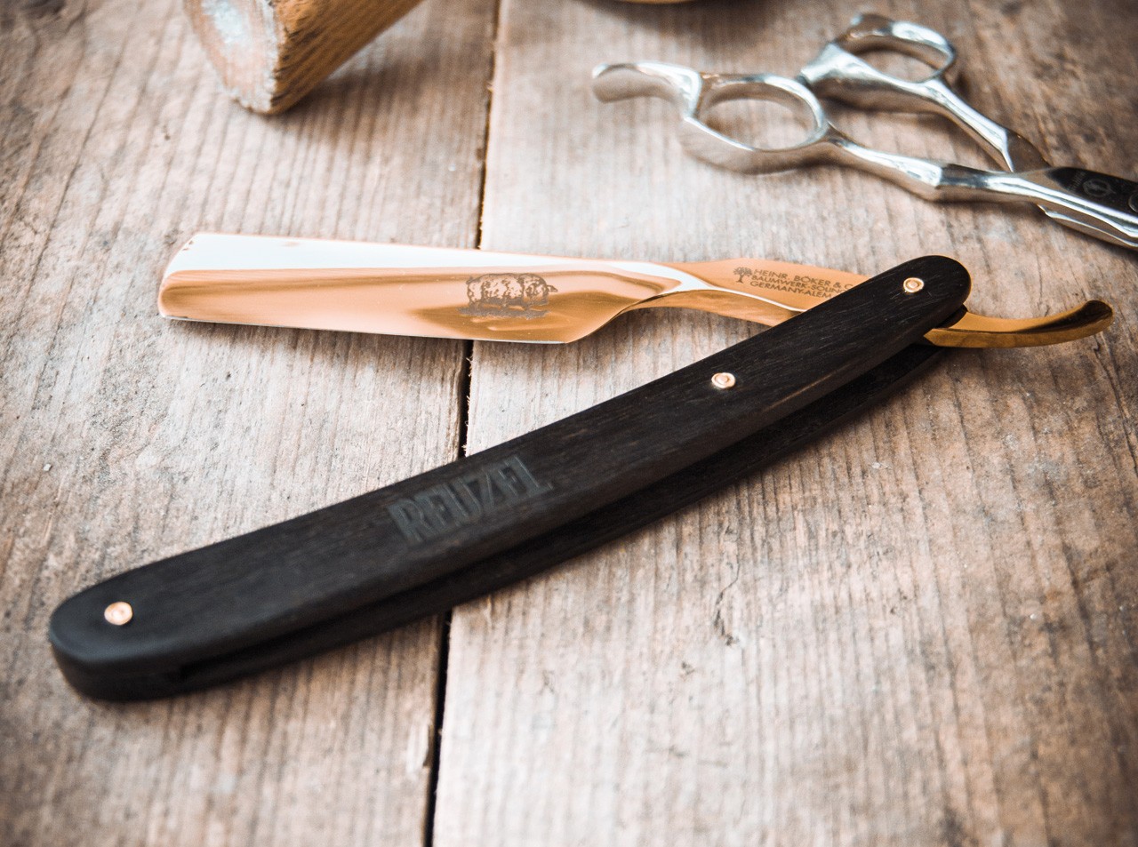 Golden Reuzel Razor Axe