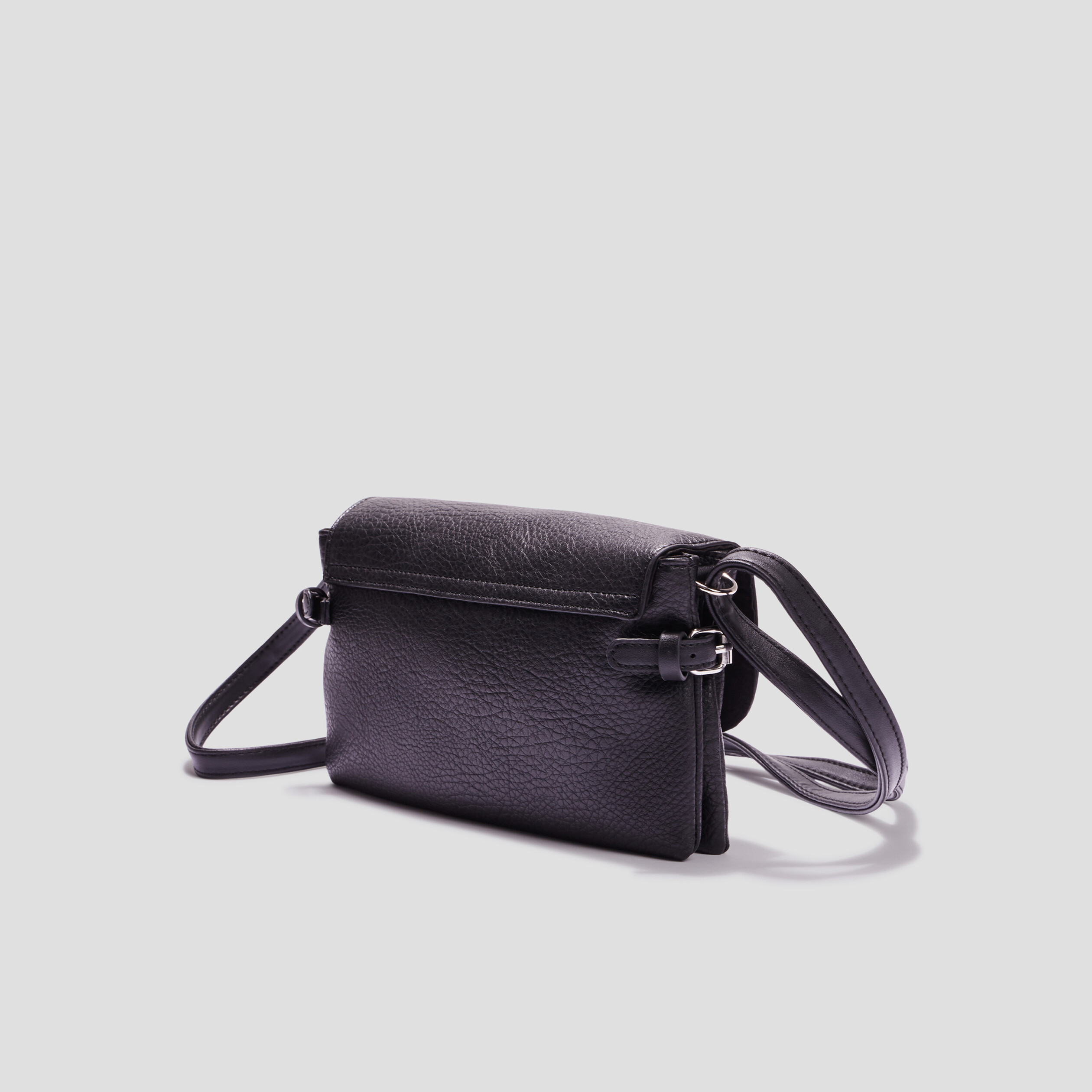 Sac en bandoulière avec rabat noir femme | La Halle