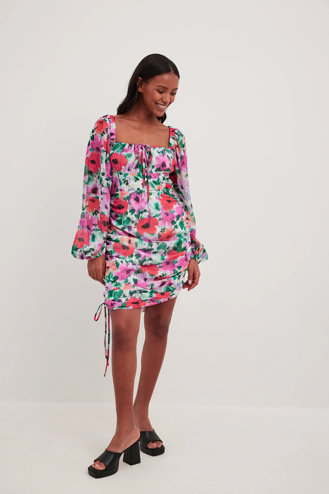 Chiffon-Minikleid mit Kordelzug