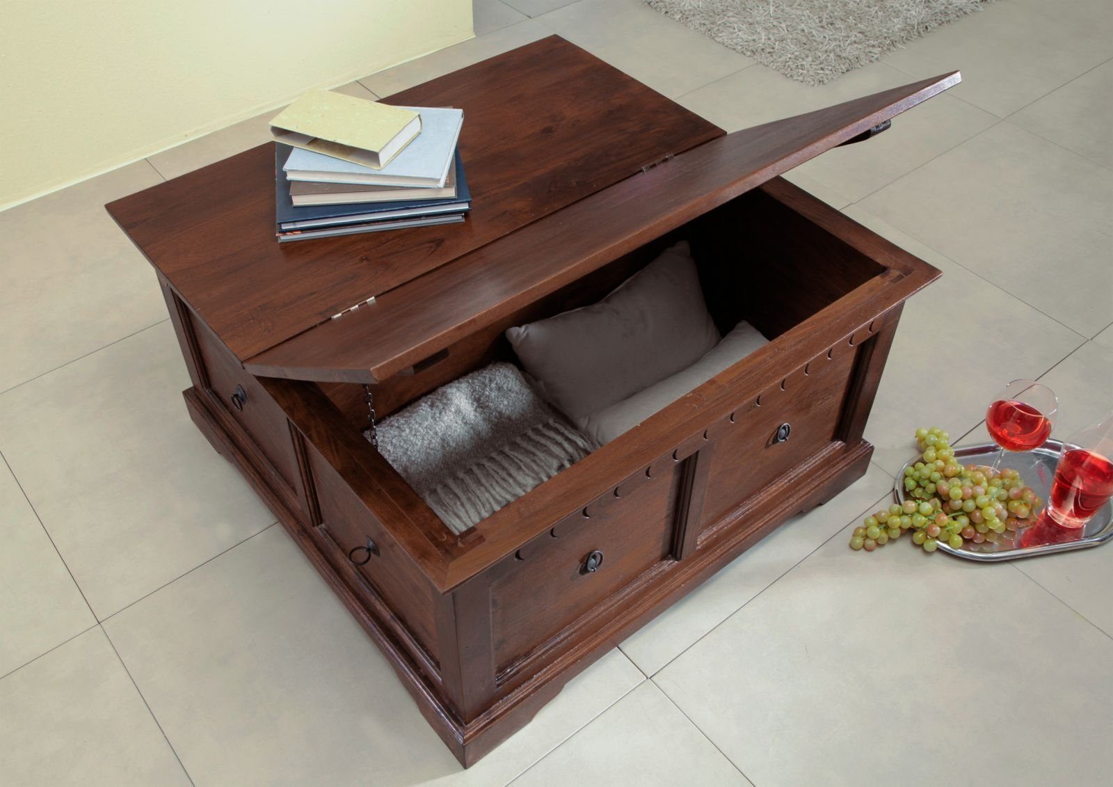 Massivmoebel24 Truhe OXFORD (Holztruhe, Holzkiste mit Deckel, Aufbewahrungstruhe für Stauraum aus Massivholz, 90x90x45 Akazie montiert, Truhe mit viel Stauraum aus Akazienholz im Landhausstil, aufwendige Schnitzereien), hochwertiges Edelholz;authenti