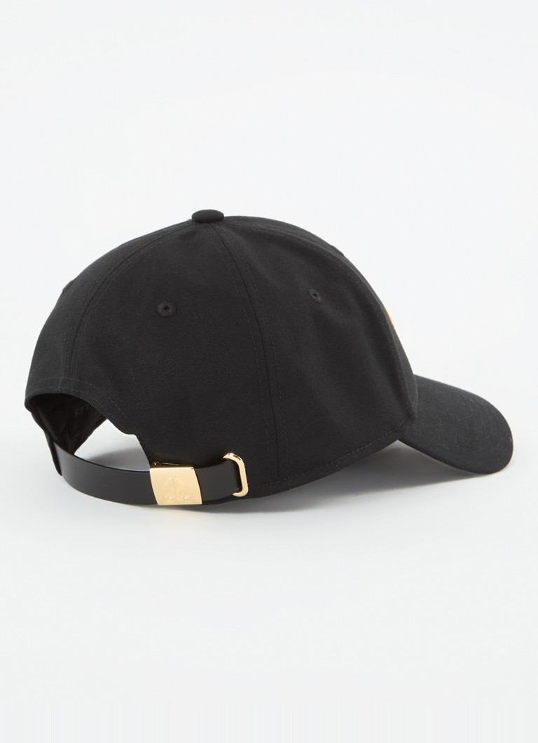 Moose Knuckles -lippis logolla