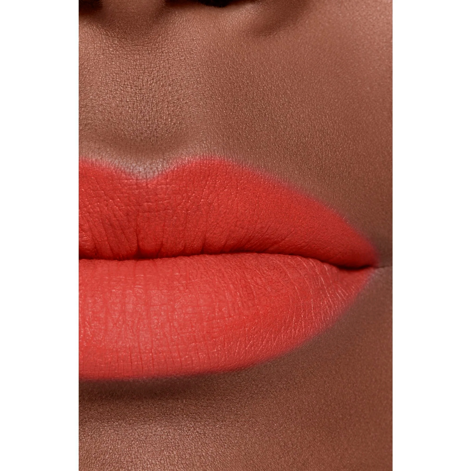 ROUGE ALLURE LIQUID VELVET - RUJ FLUID MAT INTENS, DE ULTRA-LUNGĂ DURATĂ