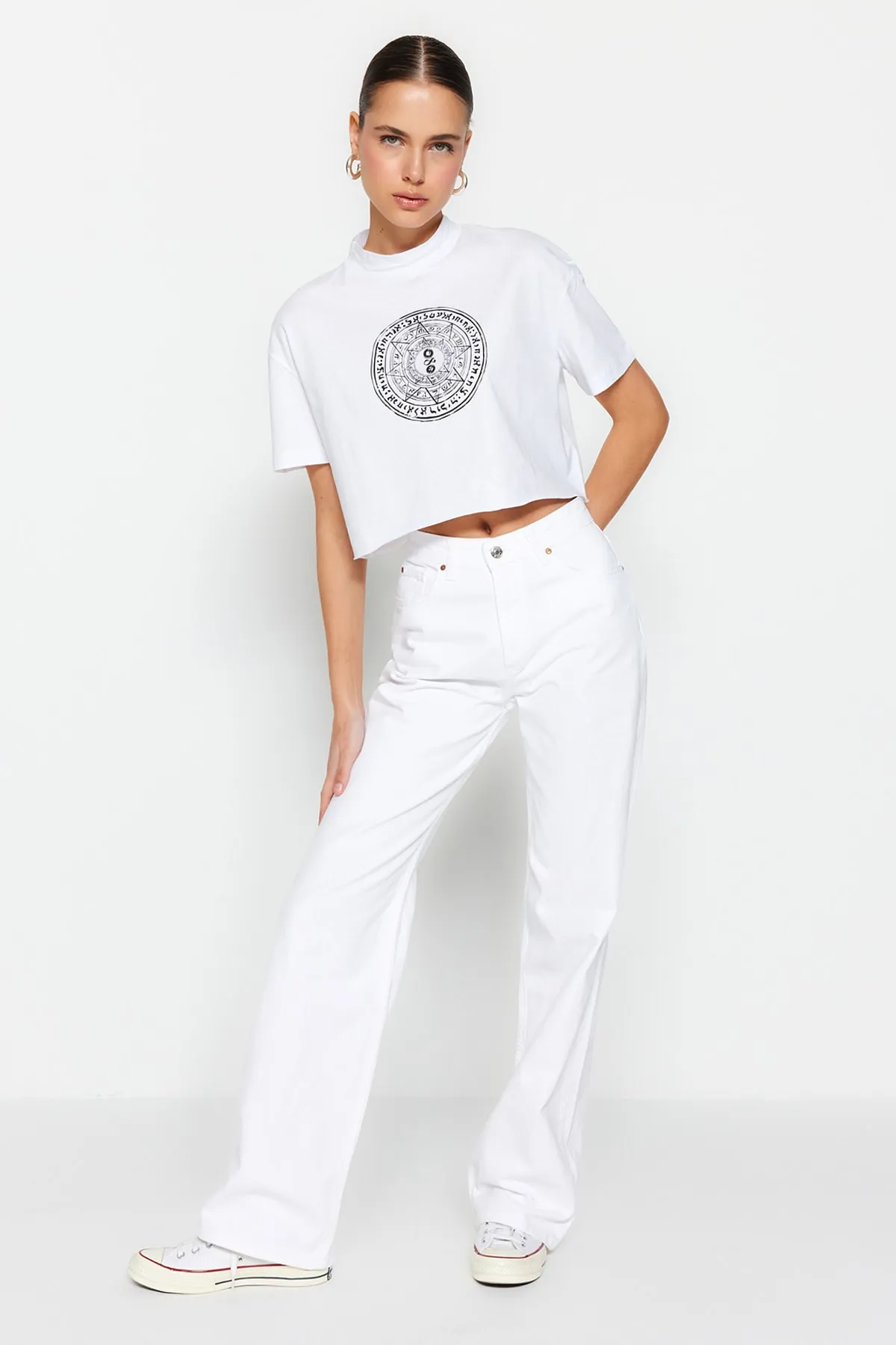 Trendyol Collection  Weiße Jeans mit hoher Taille und weitem Bein TWOSS23JE00233