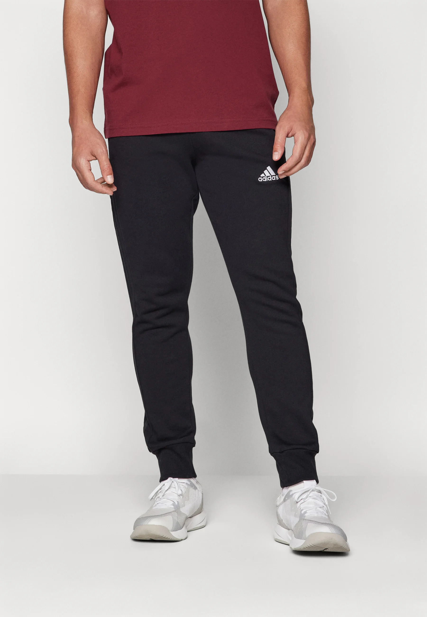 adidas Sportswear ESSENTIALS TAPERED CUFFED 3-STRIPES - Pantalón deportivo