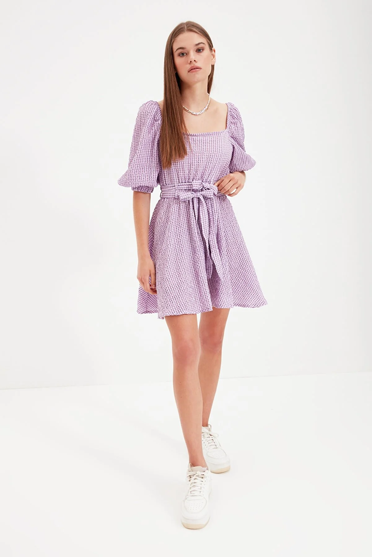 Trendyol Collection  Lila Taille geöffnetes Mini-Webkleid mit quadratischem Kragen TWOAW22EL0051
