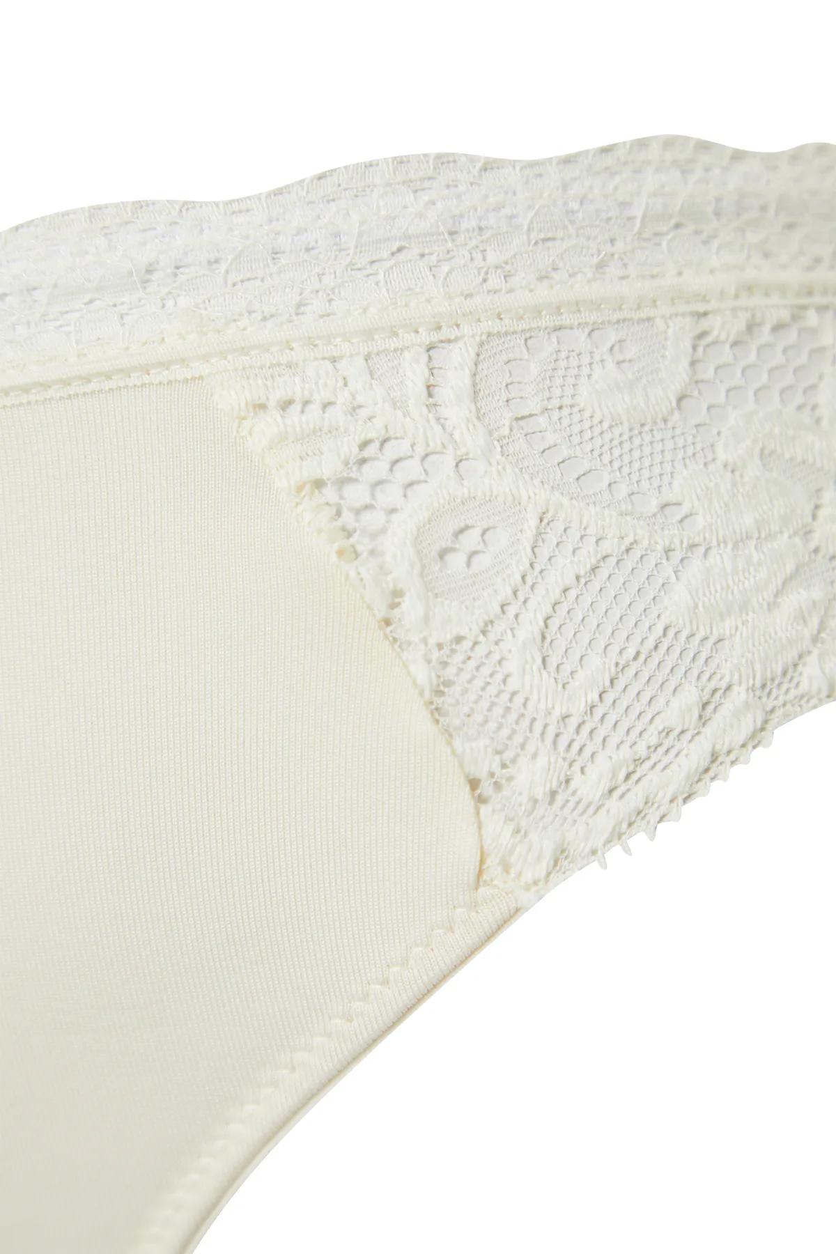 Trendyol Collection  Rosa-mehrfarbiger Strick-Tanga mit Mikrospitze THMSS24KU00013