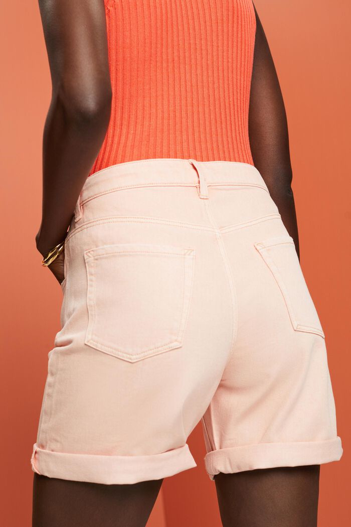 Jeansshorts mit hohem Bund und Umschlagsäumen