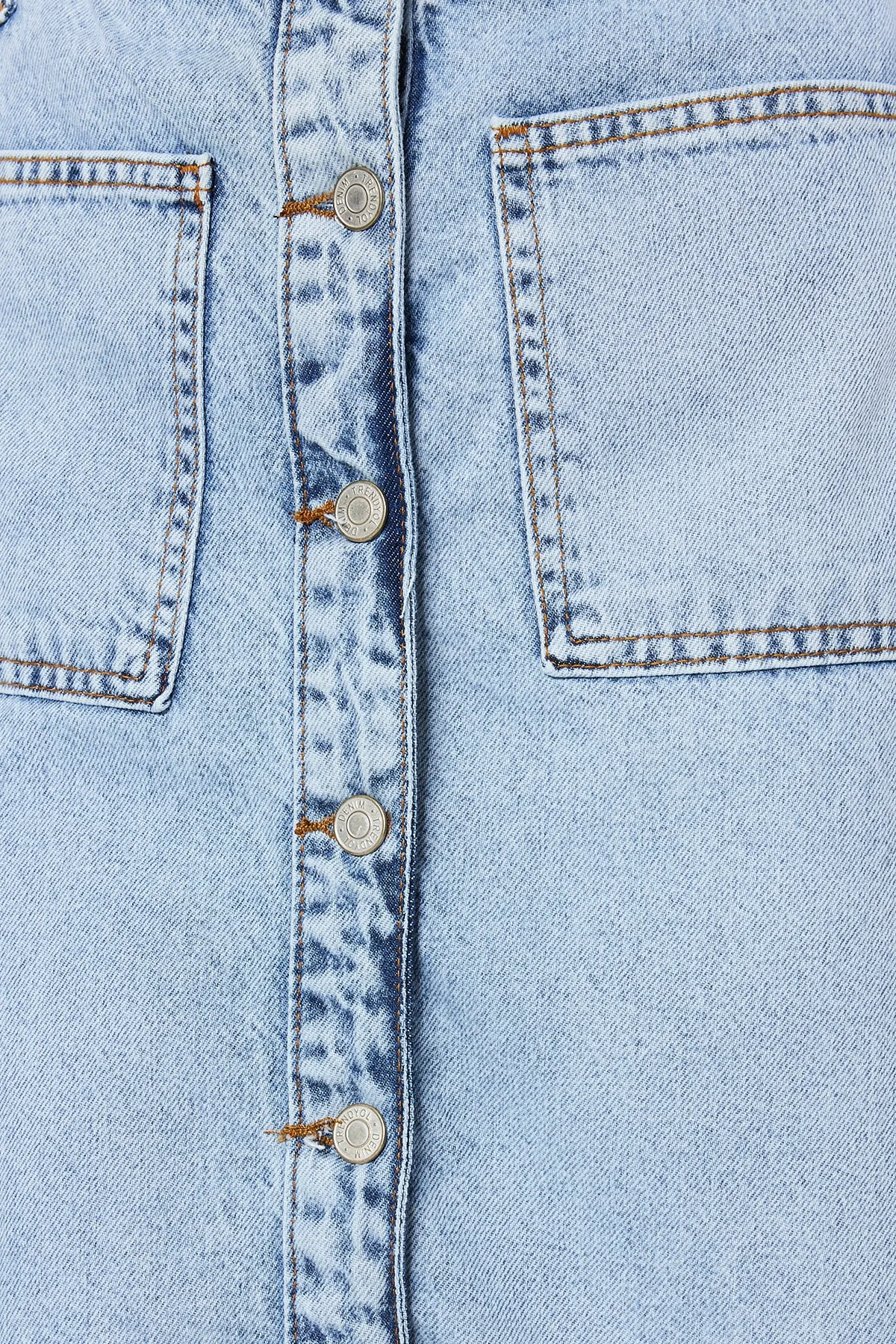 Trendyol Collection  Hellblauer Denim-Jeansrock mit doppelter Tasche und hoher Taille TCTSS23EE00002