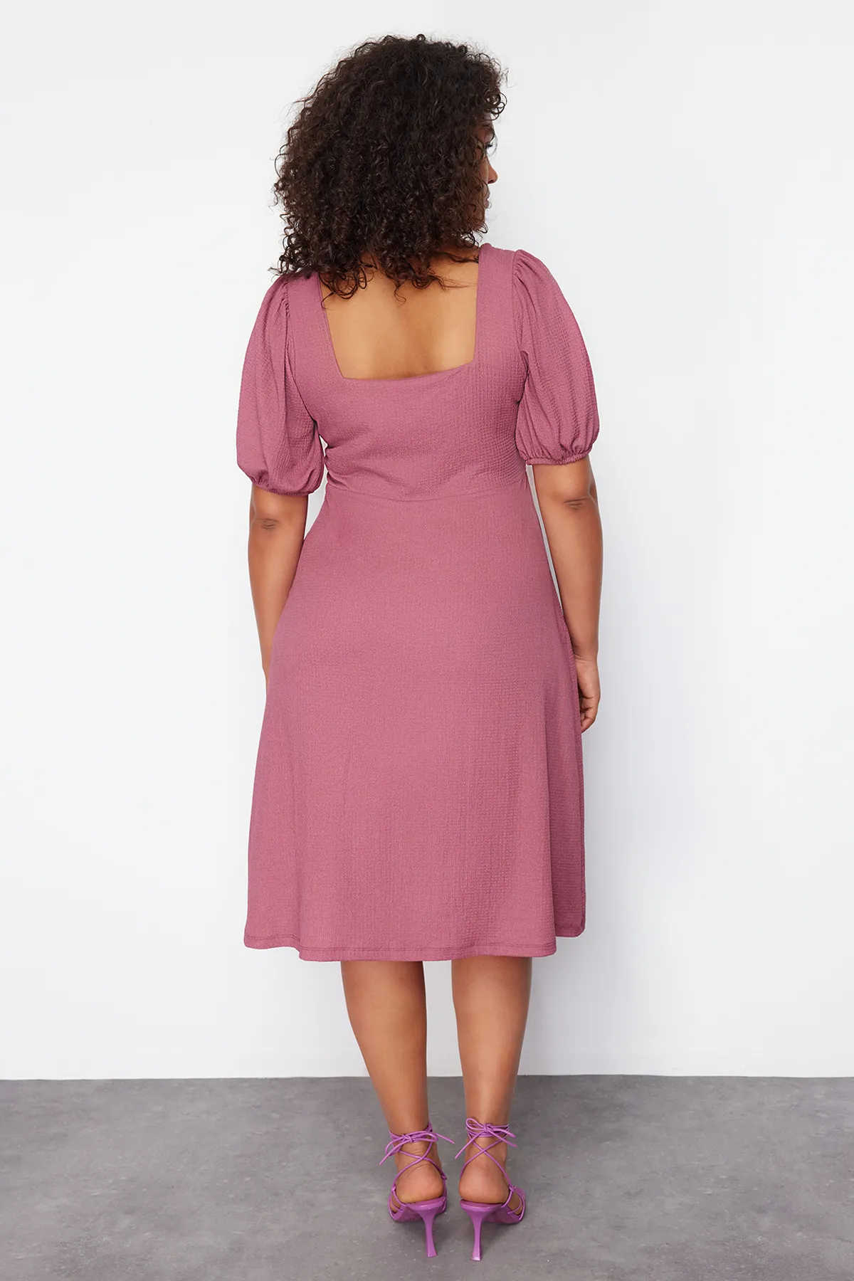 Trendyol Curve  Pflaumenfarbenes Strickkleid mit Schlitz TBBSS23AH00280