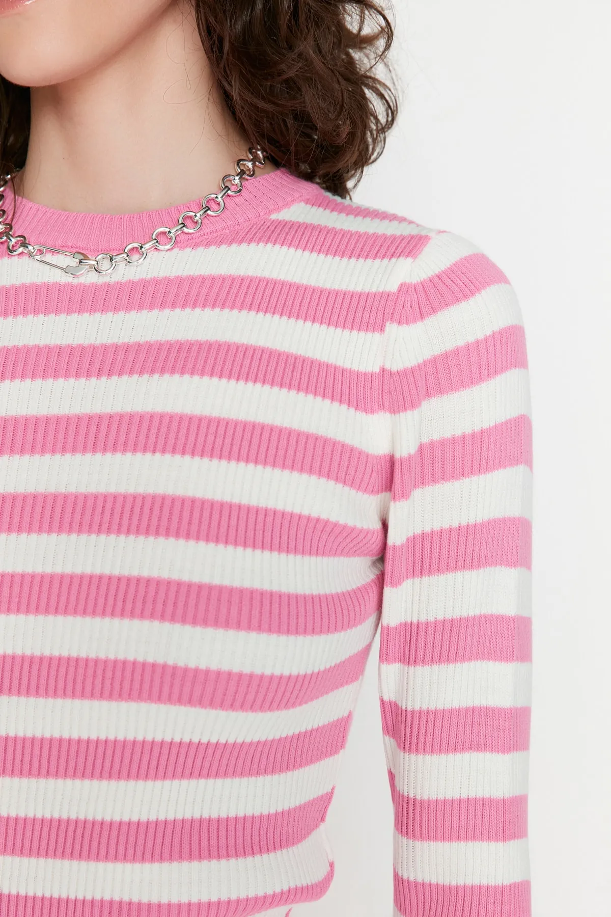 Trendyol Collection  Rosa Rosa figurbetontes gestreiftes Mini-Strickkleid TWOAW23EL00018 Kleid TWOAW23EL00018