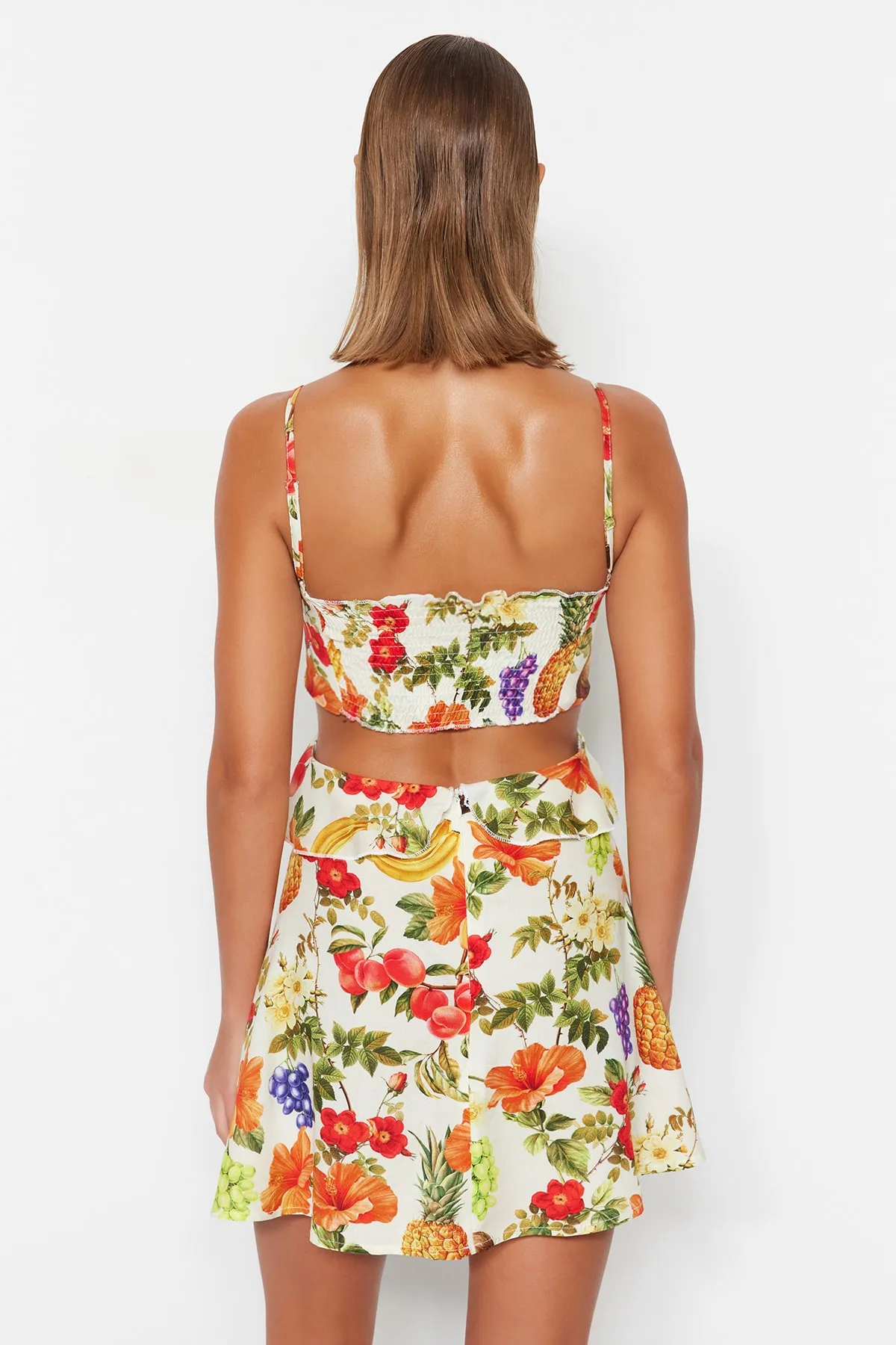 Trendyol Collection  Mini-Strandkleid mit gewebten Accessoires und Blumenmuster TBESS21EL1054