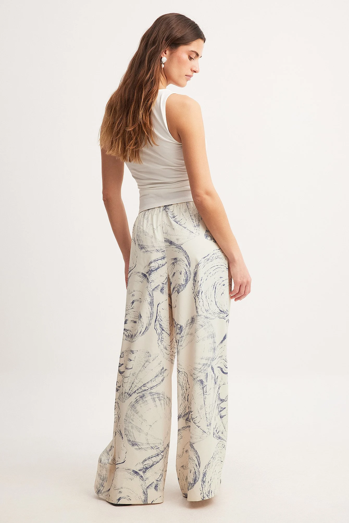 Satin-Hose mit elastischer Taille und mittelhohem Bund