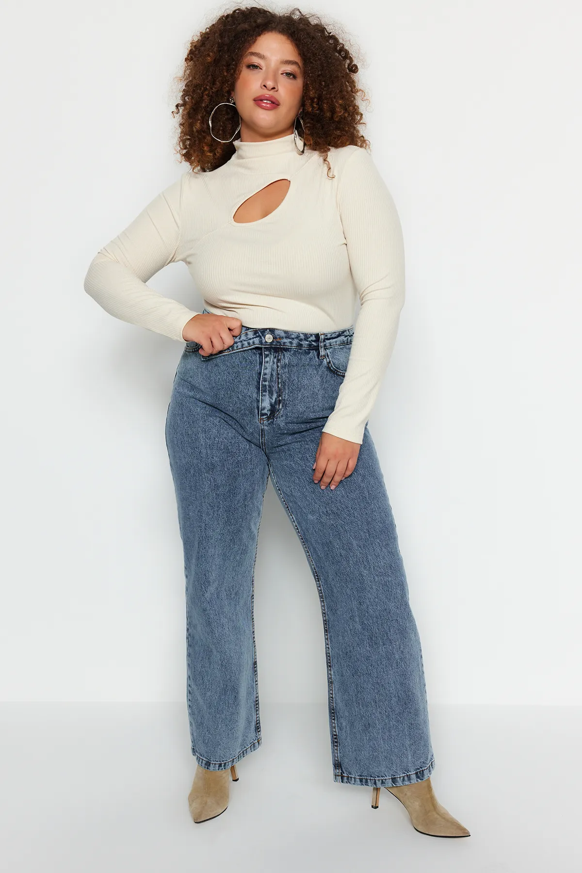 Trendyol Curve  Blaue, weit geschnittene Jeans TBBAW24CJ00008