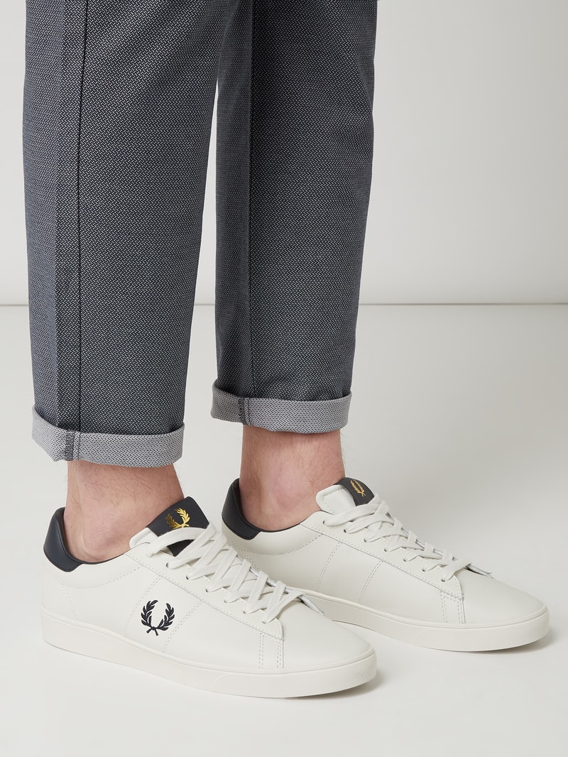 Sneaker aus Leder in weiß