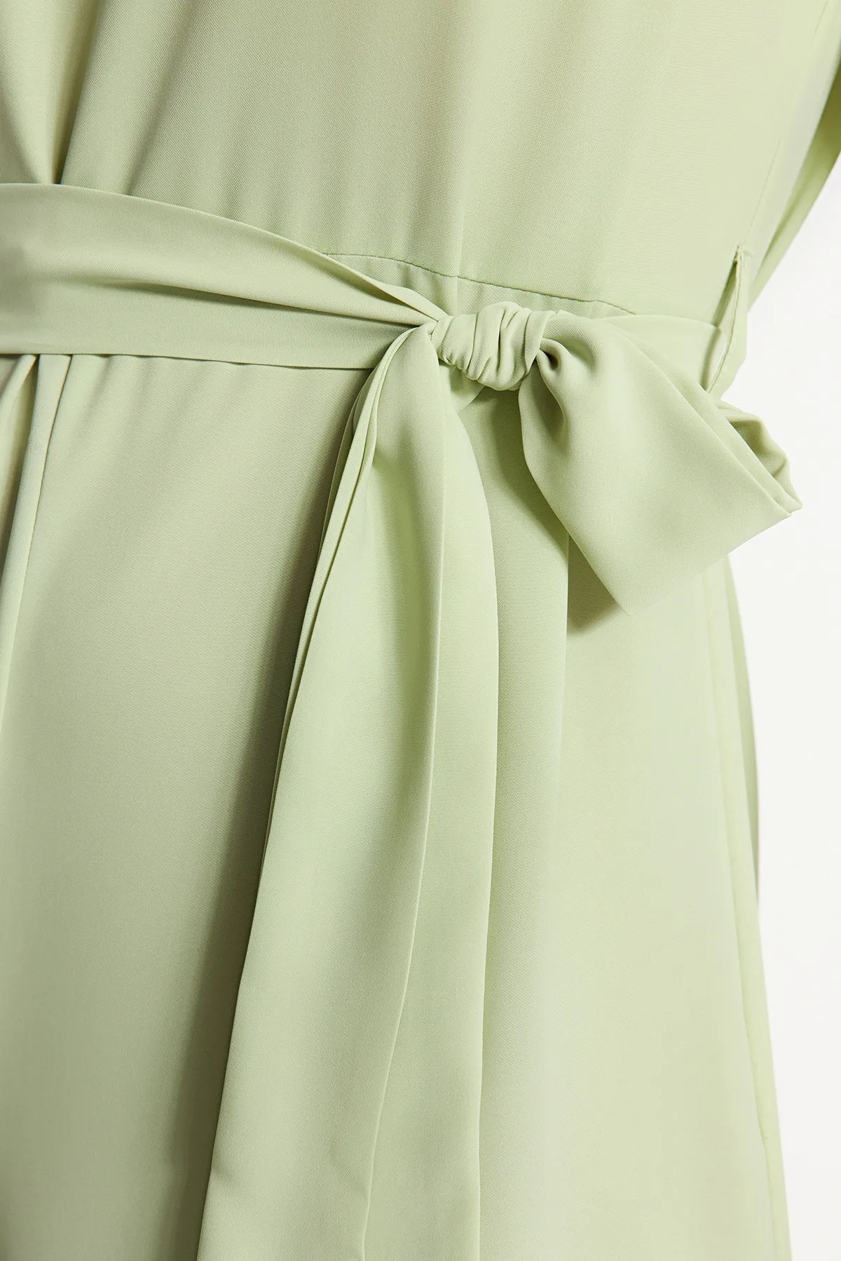 Trendyol Modest  Hellgrüner Cape-Jumpsuit mit Quasten, Abendkleid TCTAW24DB00007