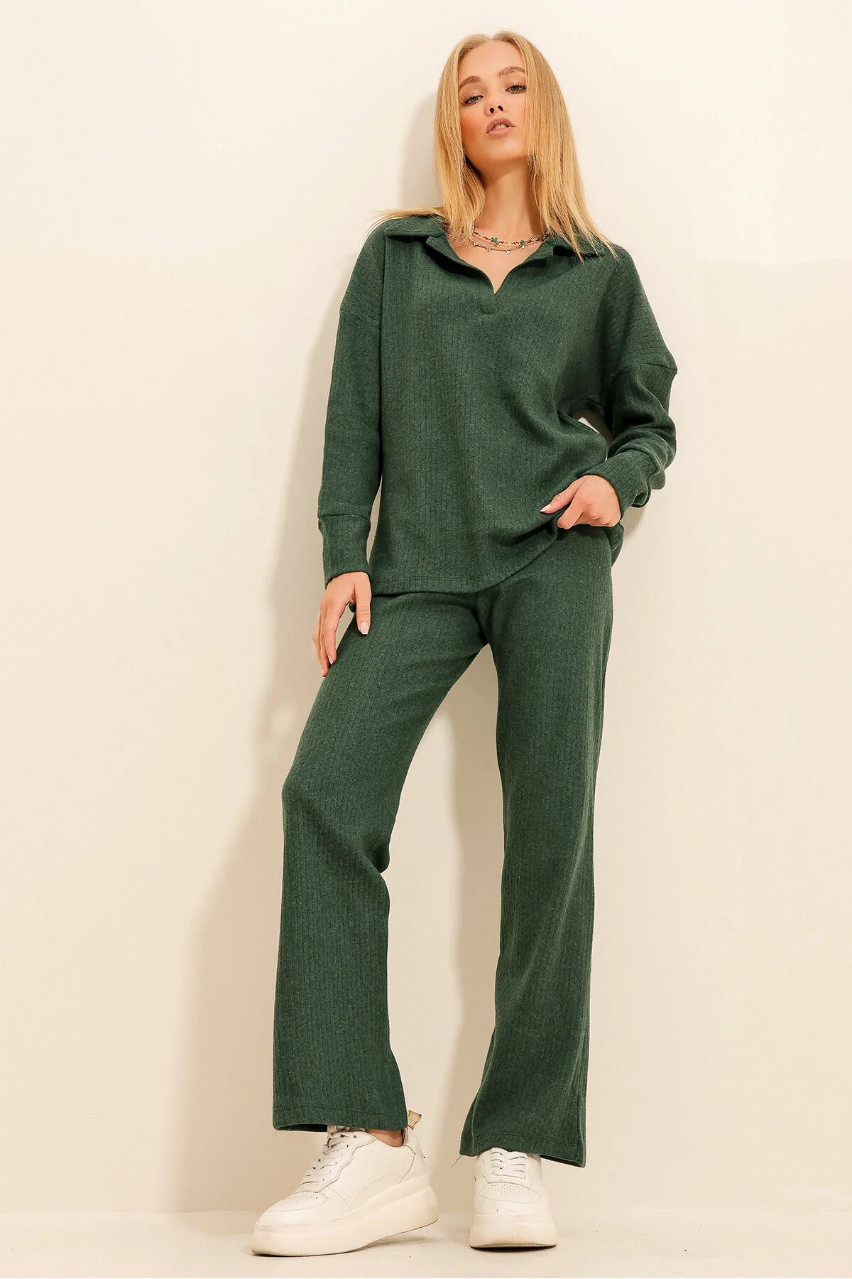 Trend Alaçatı Stili  Walnussgrünes Polo-Top und Palazzo-Hose für Damen aus Strickober- und -unterteil im Set ALC-796-001