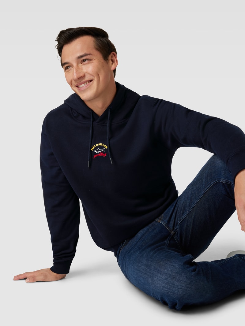 Sweatshirt mit Label-Print in marineblau