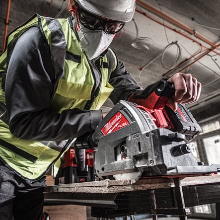 Milwaukee M18FPS55-0PSET M18 FPS55-0P Akku-Kettensäge 18V (ohne Akkus und Ladegerät) + 2 x Kabel 1400 mm + Klemmen + Tasche im PACKOUT™ Werkzeugkoffer