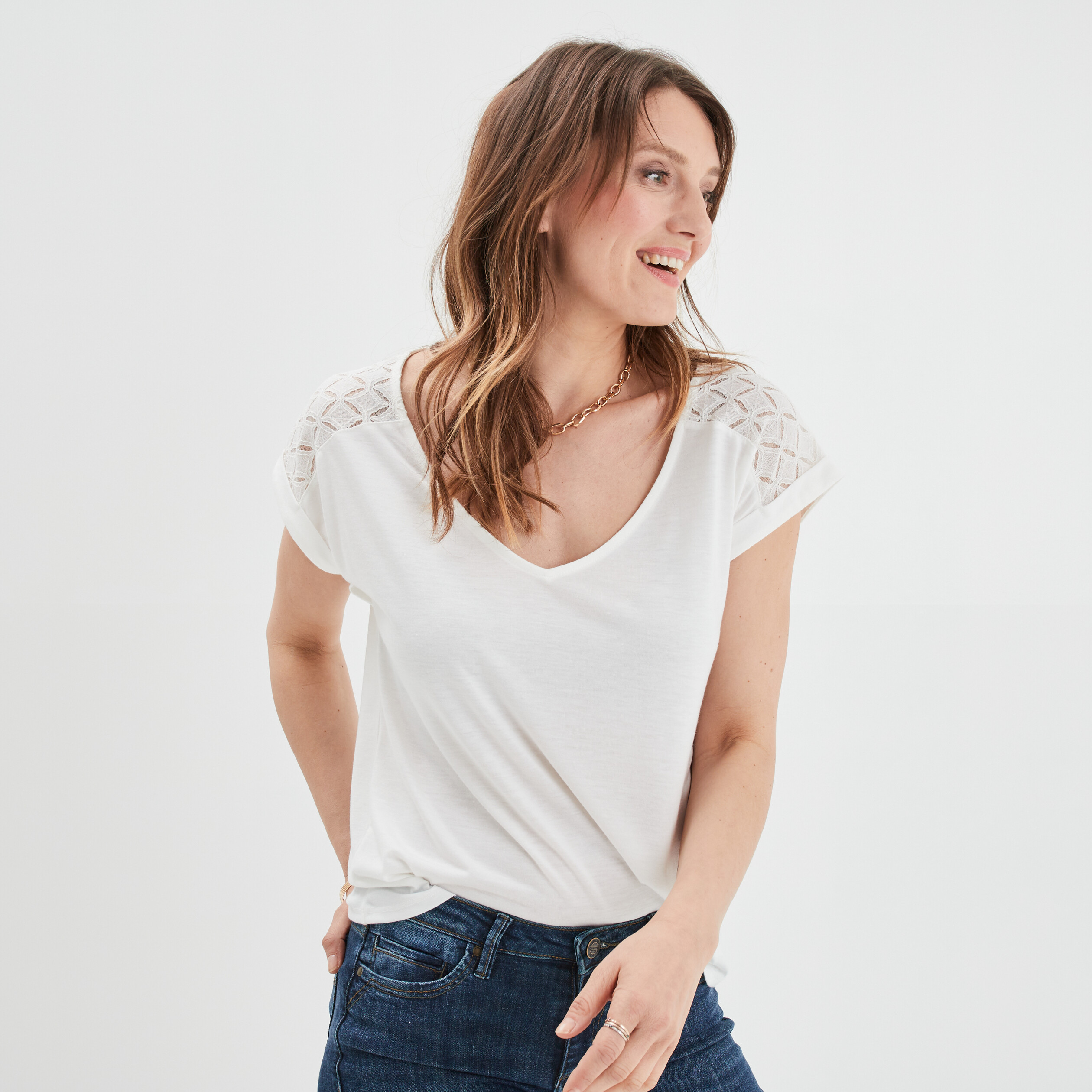 T-shirt col en V dentelle épaules et dos blanc femme | La Halle