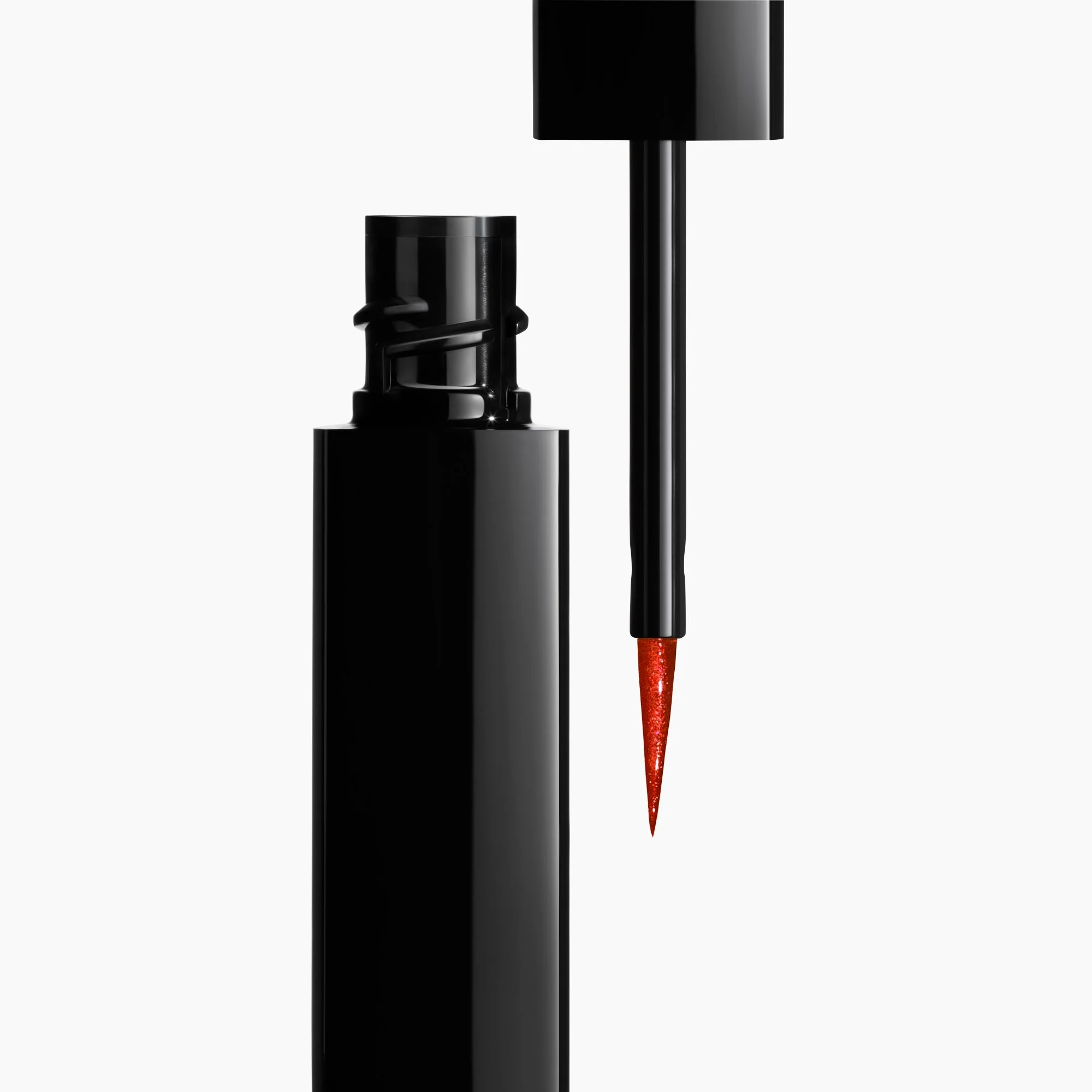 LE LINER DE CHANEL - DELINEADOR DE OJOS LÍQUIDO ULTRA PRECISO, DE LARGA DURACIÓN E IMPERMEABLE