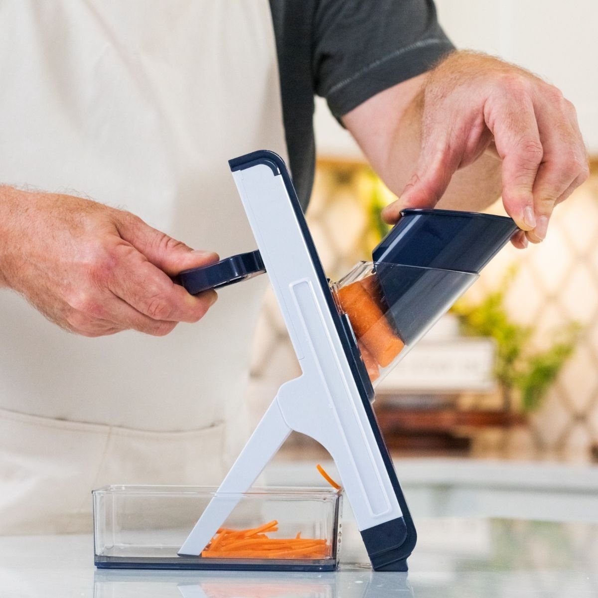 Orange-Planet Gemüsehobel Zippy Slicer Premium Gemüsehobel 4 in 1 Reiben Raspeln Schneiden, Material: Kunststoff, Edelstahl