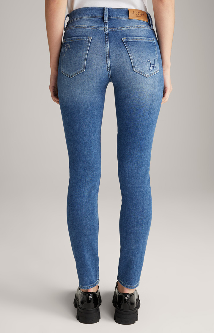 Jeans in Medium Blue Washed