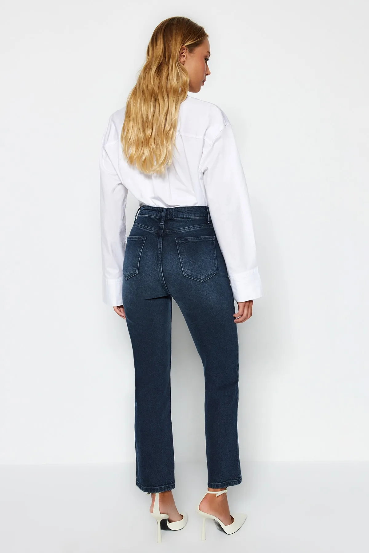 Trendyol Collection  Mitternachtsblaue bequeme gerade Jeans mit hoher Taille TWOAW24JE00091
