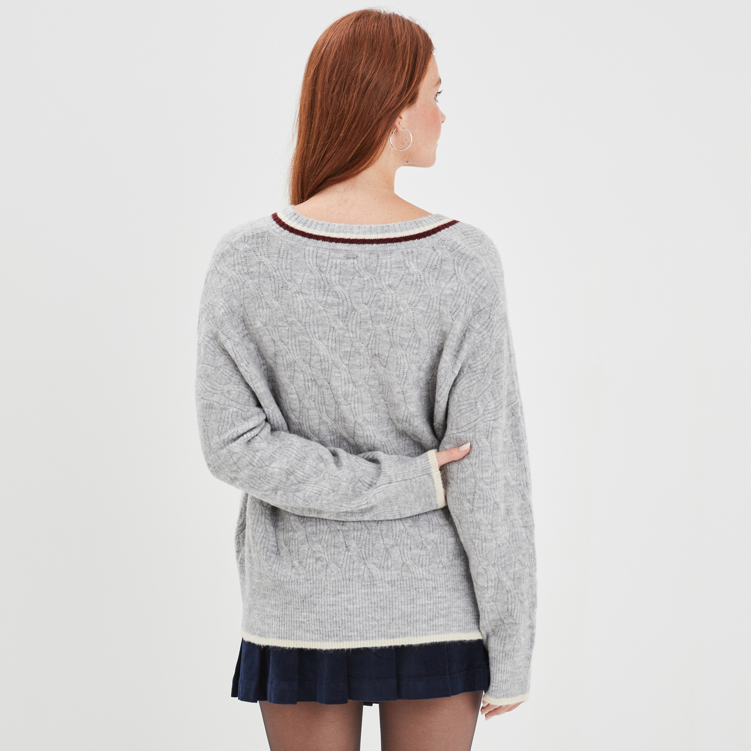 Pull col en V à torsades Creeks gris clair femme | La Halle