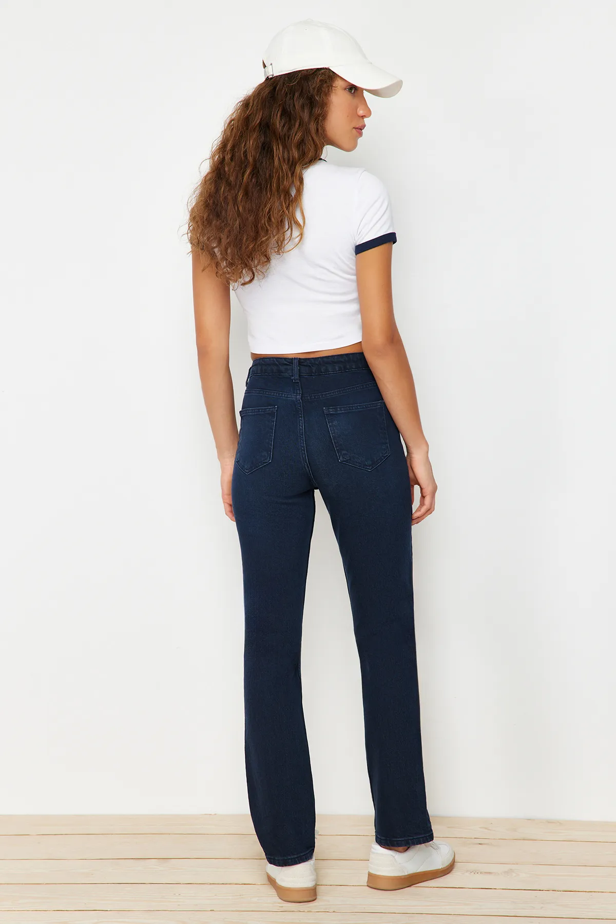 Trendyol Collection  Mitternachtsblaue bequeme gerade Jeans mit hoher Taille TWOAW24JE00091