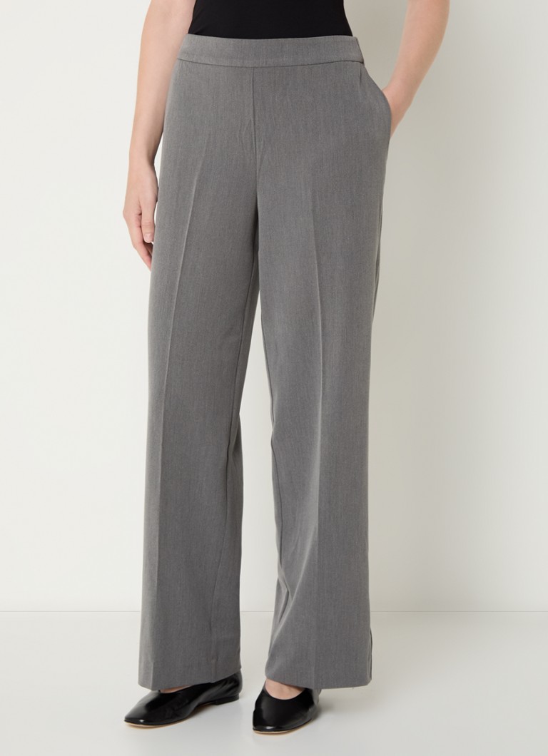 Pantaloni de damă Tara, cu croi larg, talie medie, buzunare laterale.