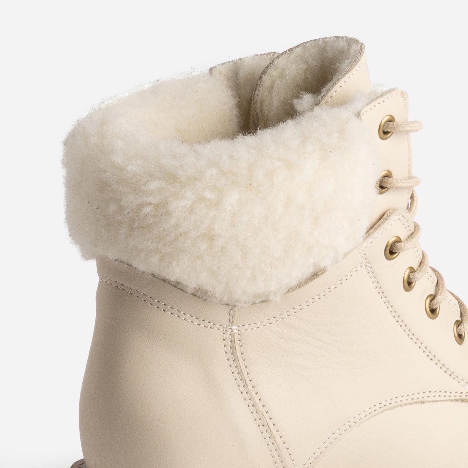 Bottine beige fourrée en cuir velours