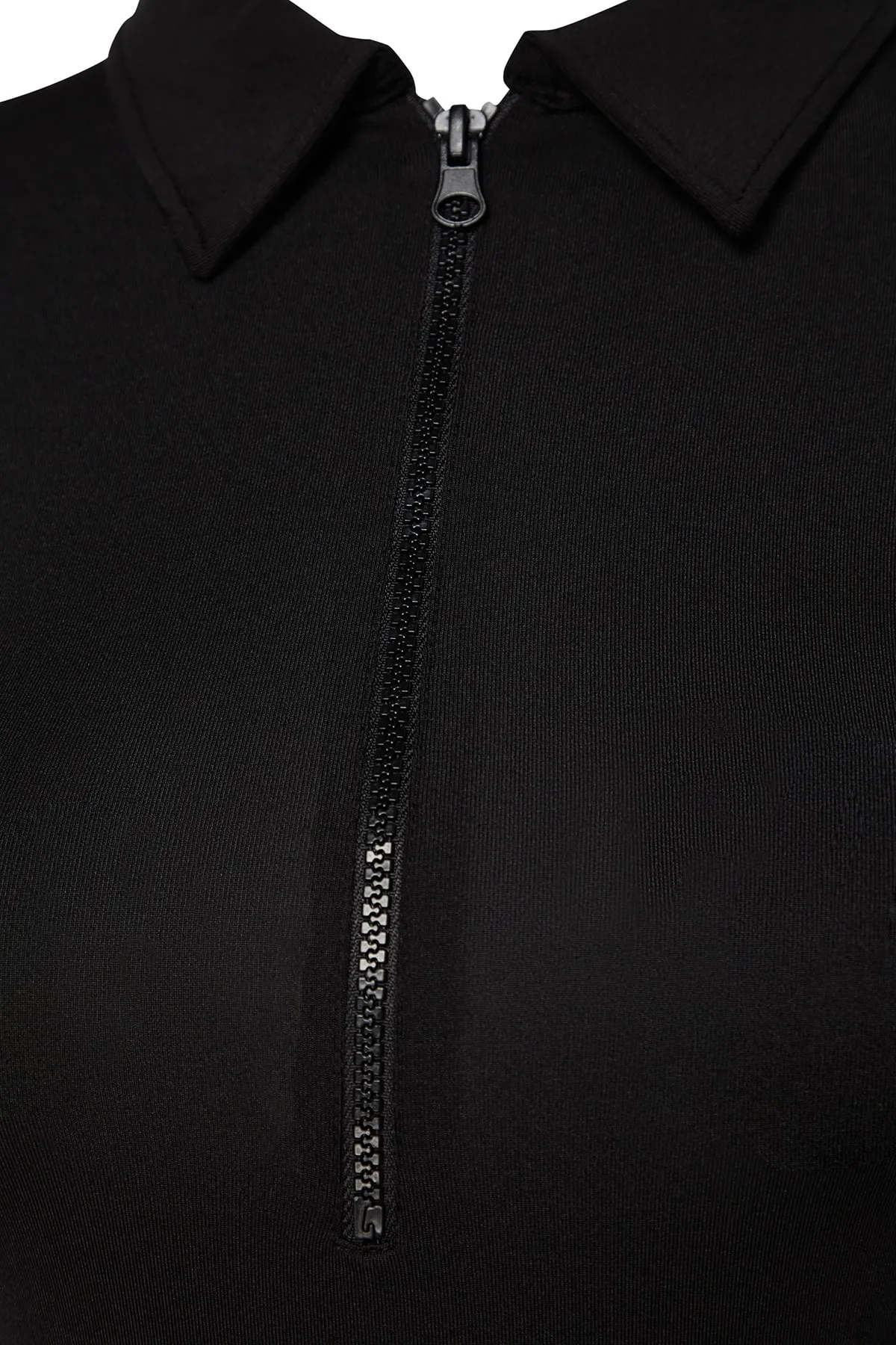 Trendyol Collection  Schwarzer Stretch-Strickbody mit Reißverschlusskragen, Druckknopfverschluss TWOAW24BD00005