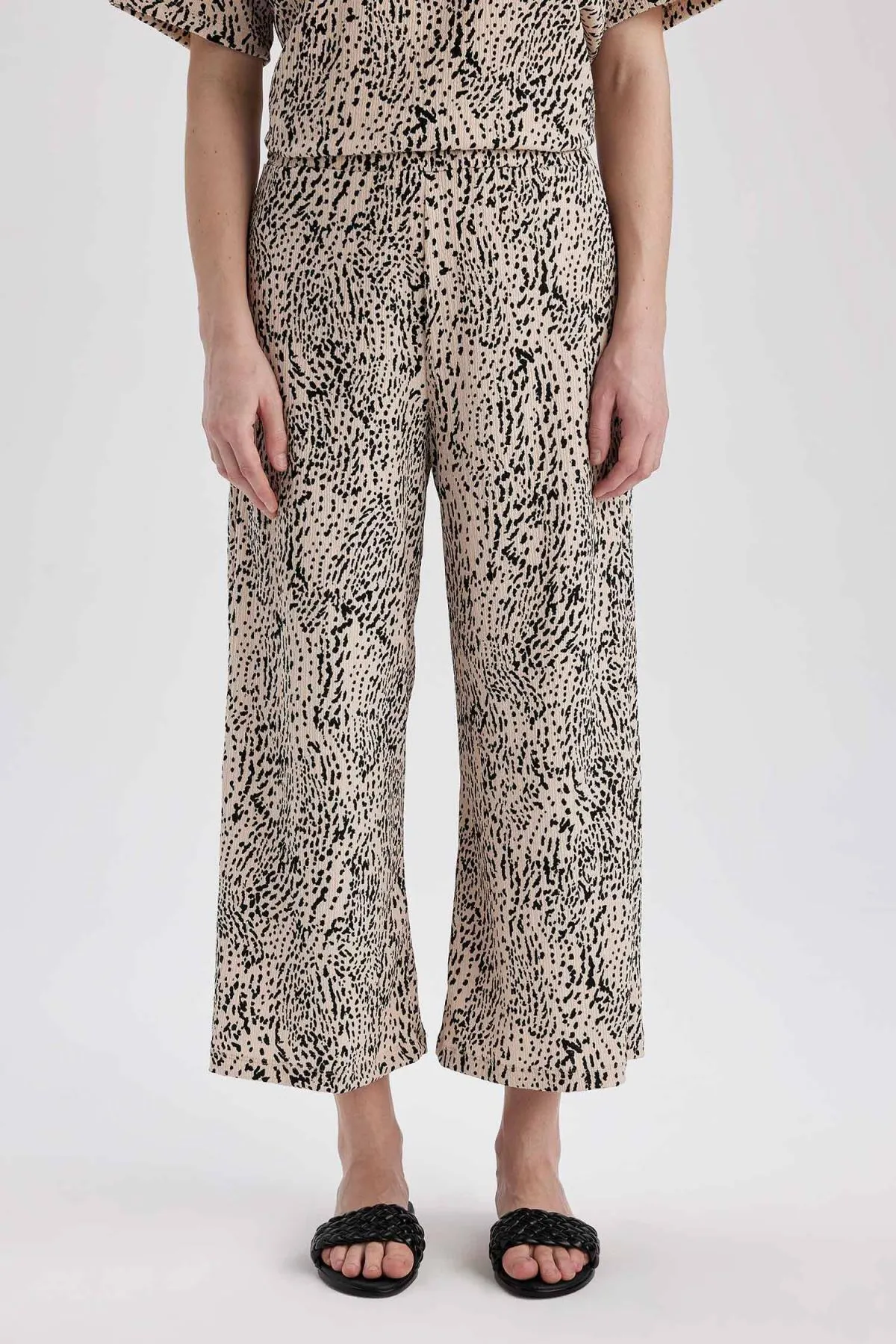 DeFacto  Hose mit Leopardenmuster in normaler Passform Z9570az23sp