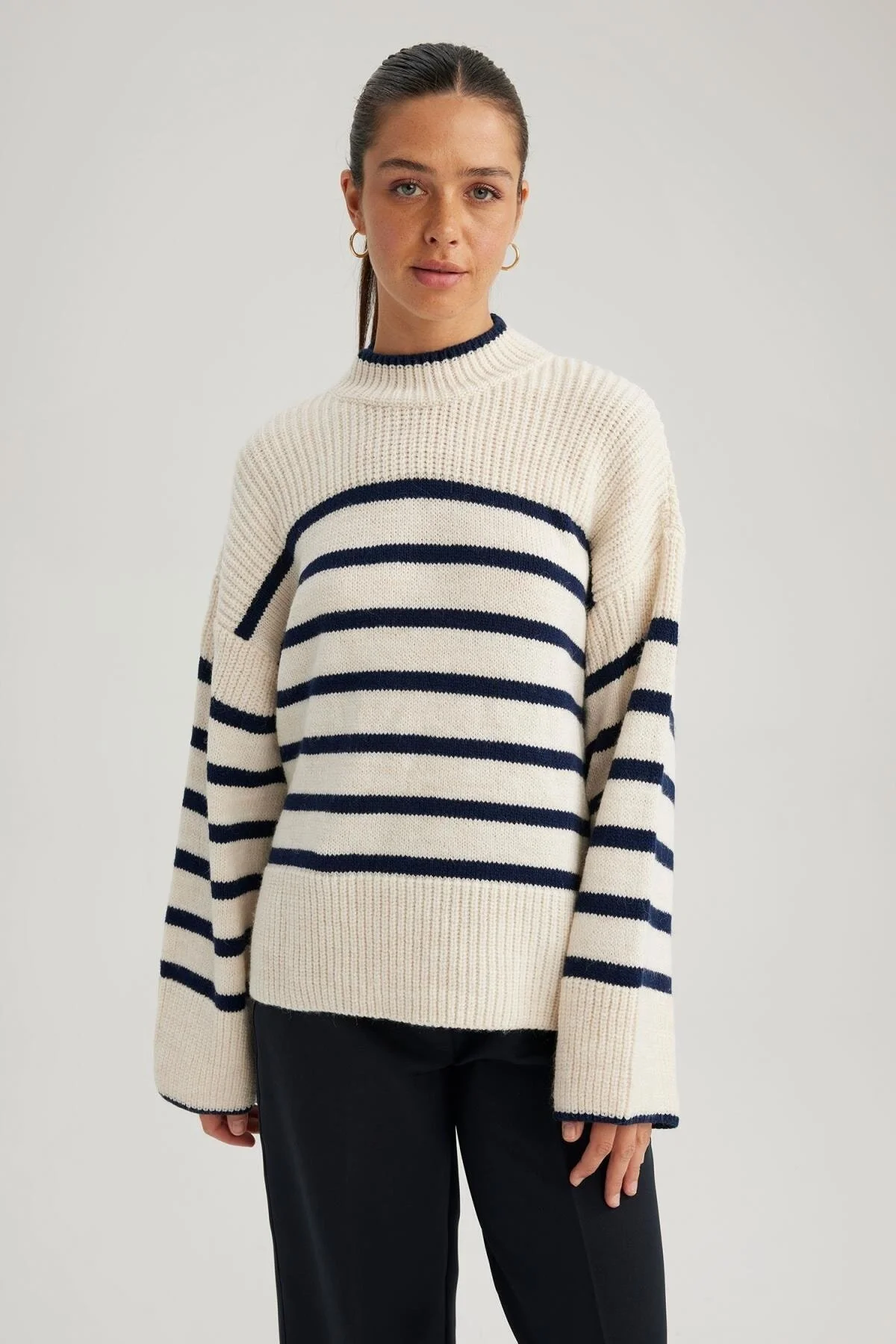 DeFacto  Gestreifter Relax-Fit-Pullover mit Rundhalsausschnitt