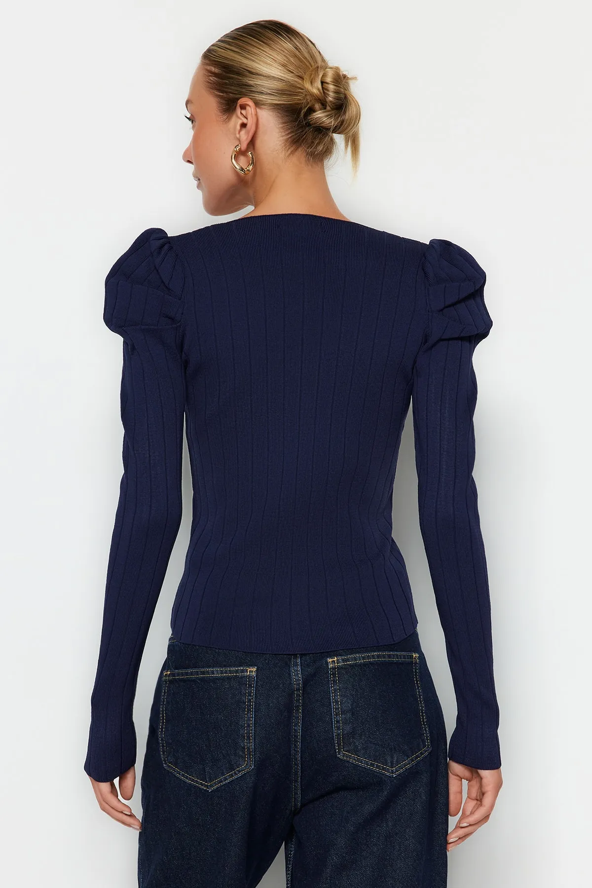 Trendyol Collection  Marineblauer Strickpullover mit gerafftem quadratischem Kragen TWOAW21KZ0649