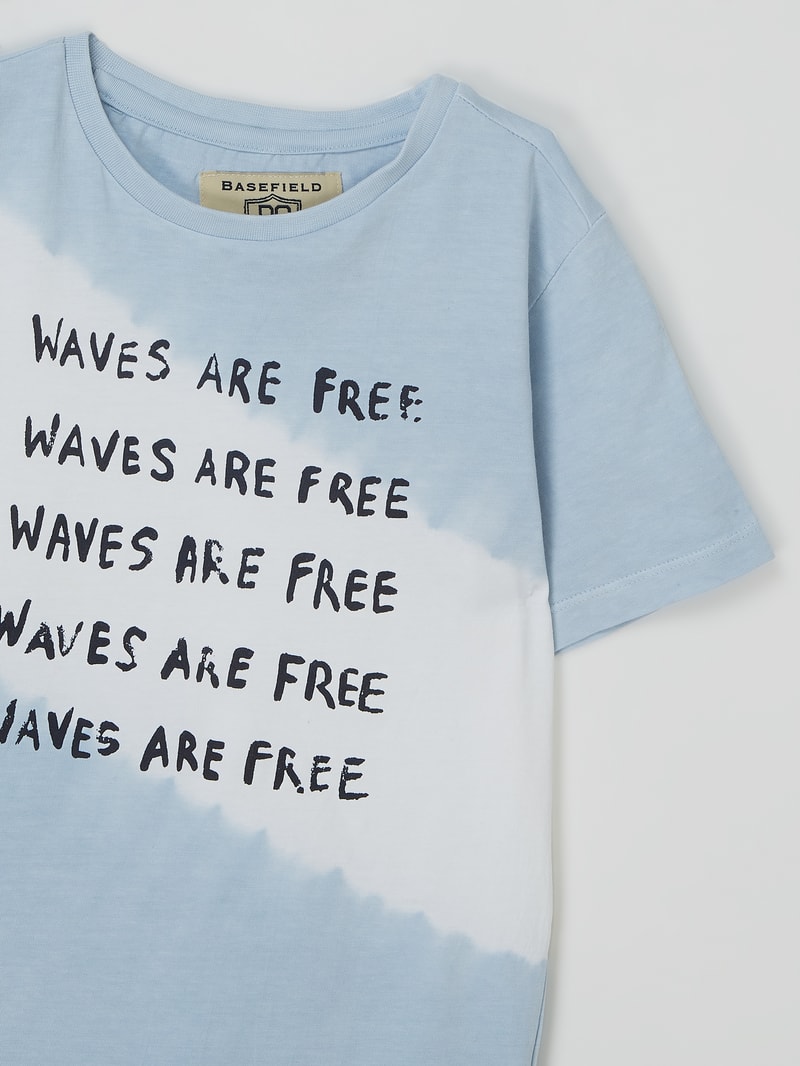 T-Shirt mit Message in hellblau