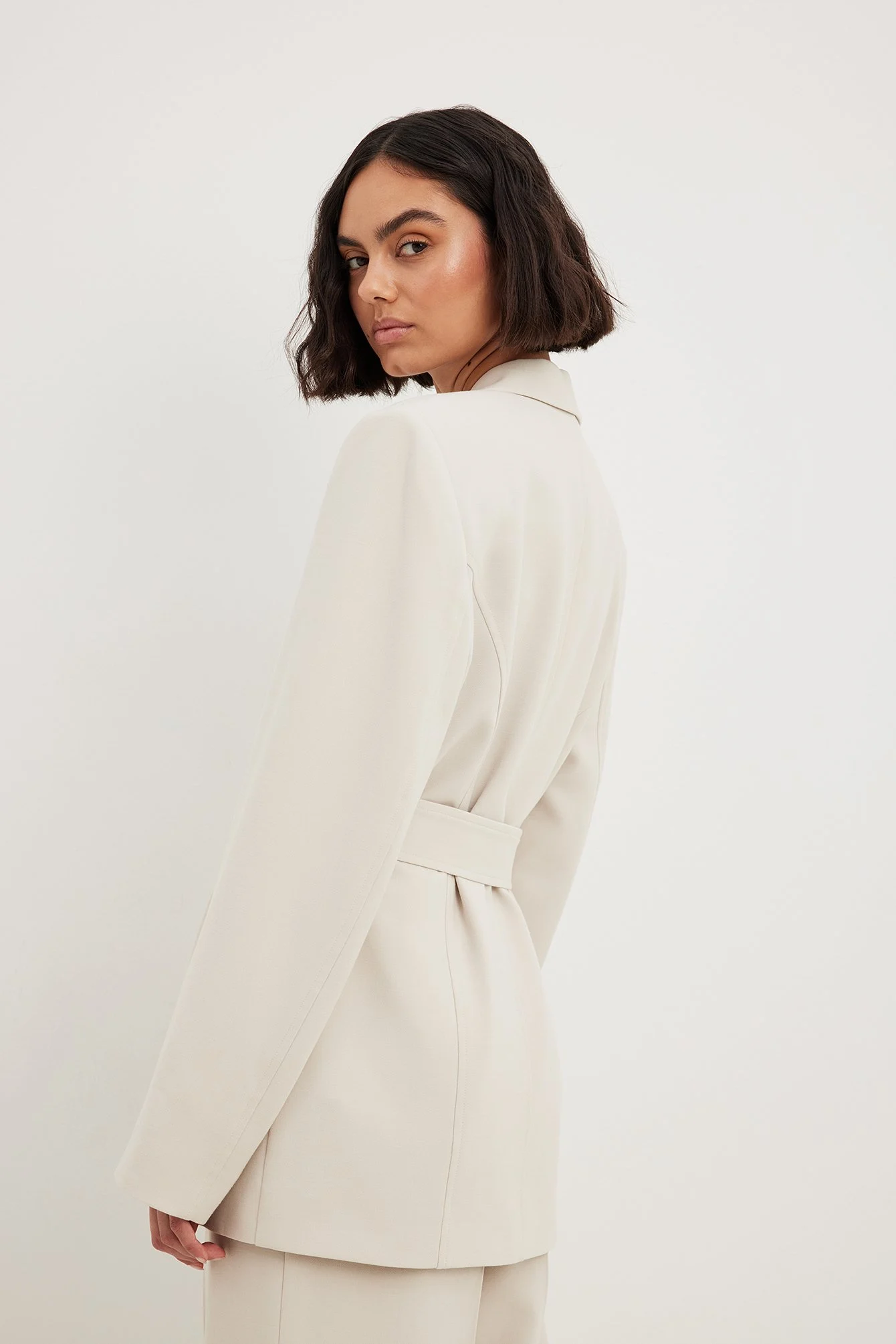 Blazer mit D-Ring-Gürtel und breiten Schultern
