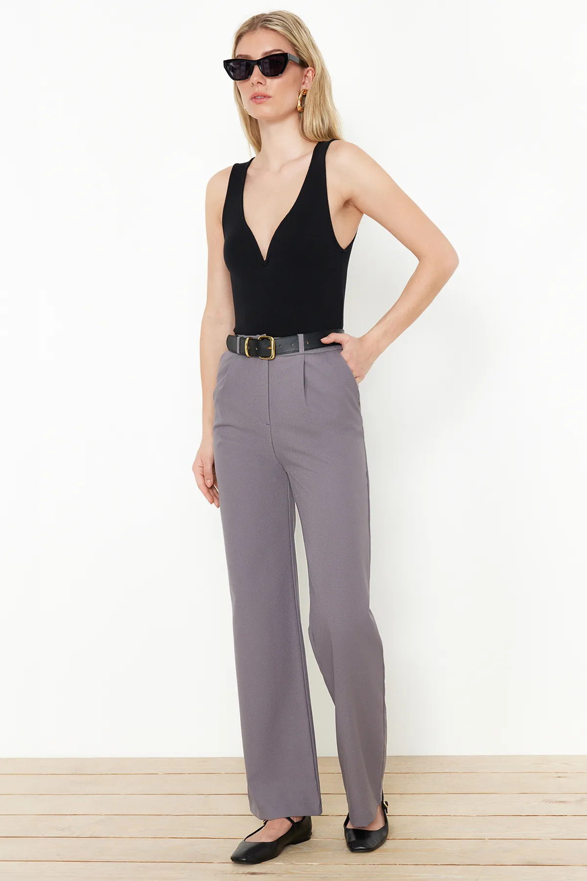 Trendyol Collection  Graue Hose mit weitem Bein/weitem Bein aus Webstoff TWOSS24PL00084