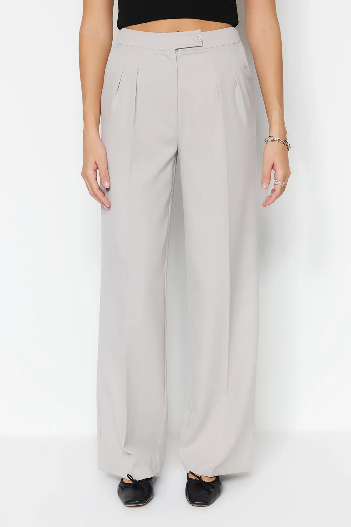 Trendyol Collection  Graue gewebte Hose mit weitem Bein und hoher Taille TWOAW22PL0066