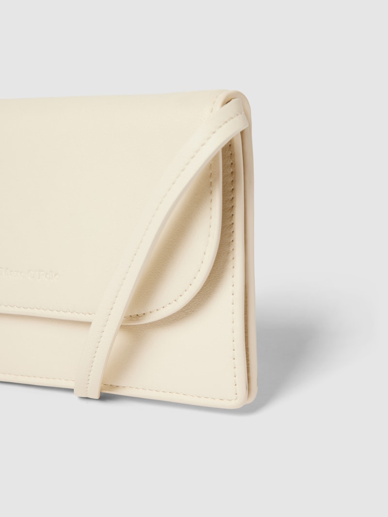 Umhängetasche mit Label-Detail Modell 'JAANA' in ecru