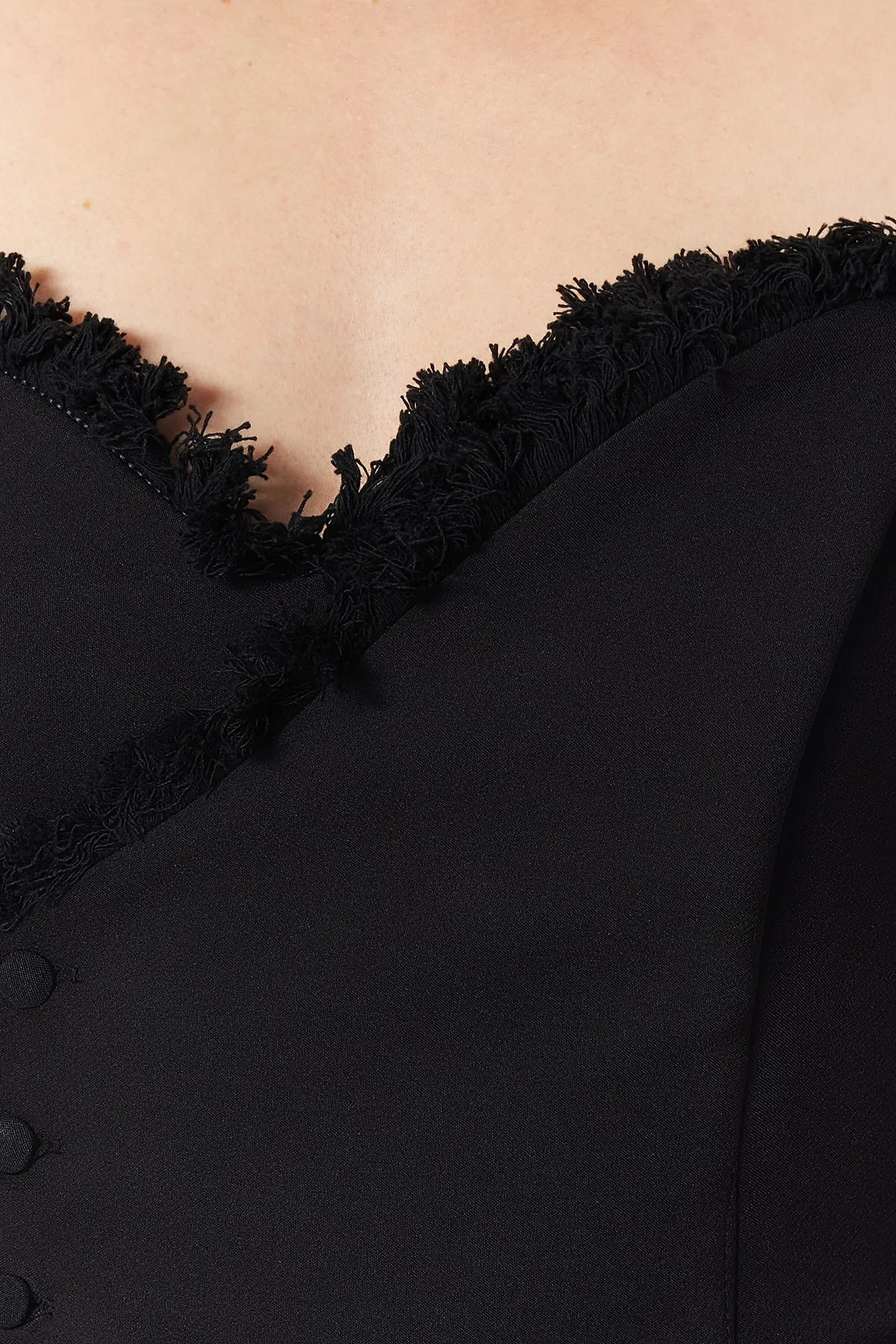 Trendyol Collection  Schwarzes, figurbetontes, gefüttertes Bustier mit gewebten Quasten TPRSS22BS0070