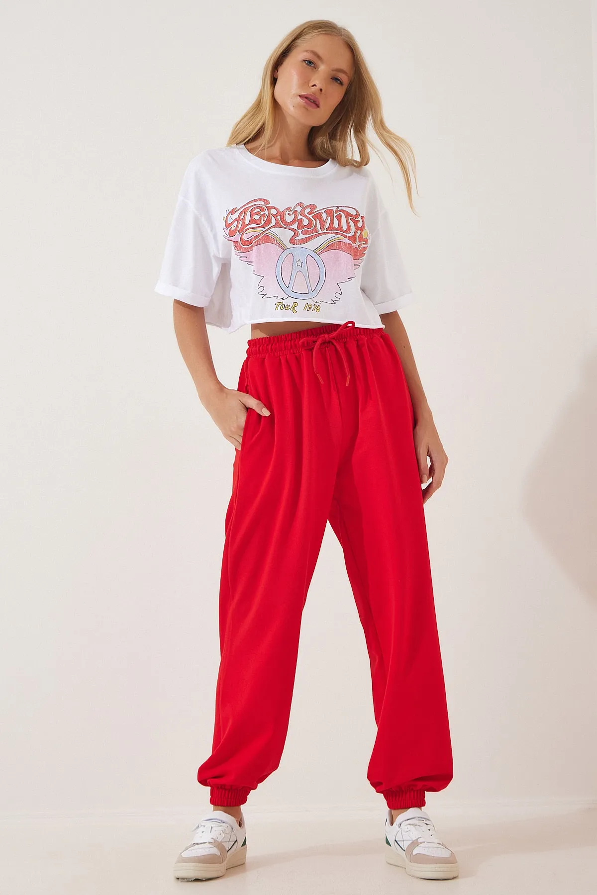 Happiness İstanbul  Rote, lockere Jogginghose für Damen AP00158