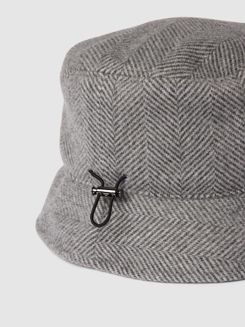 Fischerhut mit Zickzack-Muster in mittelgrau
