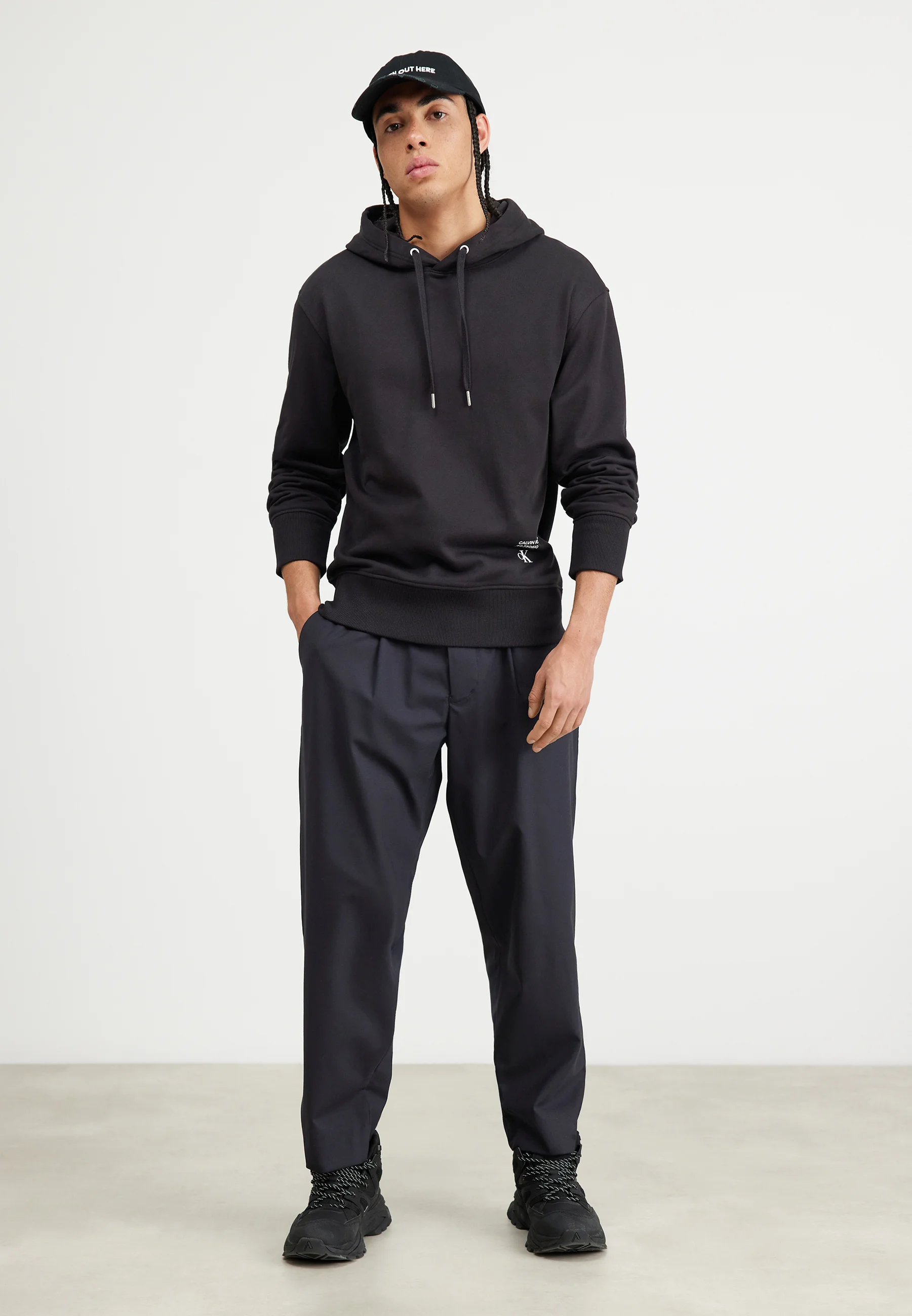 Sudadera con capucha de Calvin Klein Jeans con detalles de metales modernos apilados