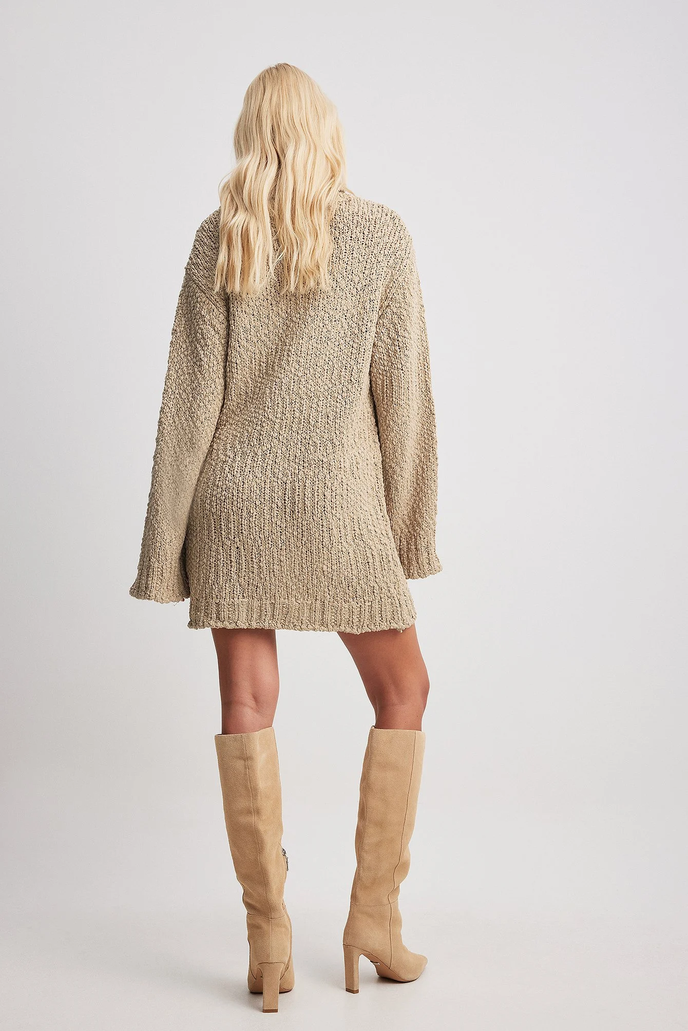 Strukturiertes Pulloverkleid aus Strick mit Rollkragen