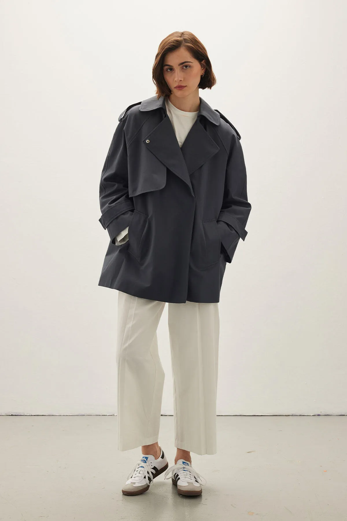 Manuka  OVERSIZE KURZER TRENCHCOAT MARINEBLAU
