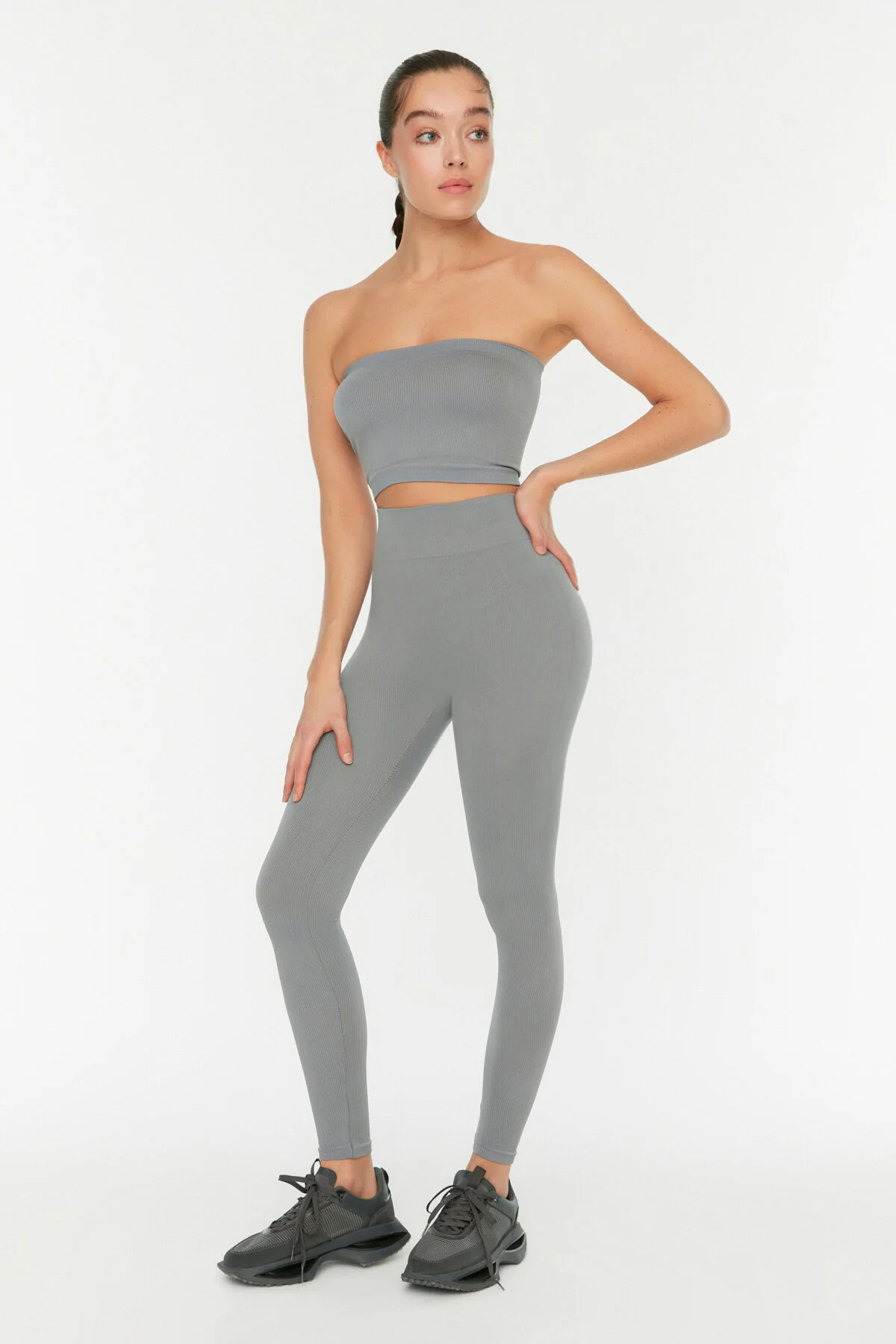 Trendyol Collection  Graue, nahtlos/nahtlos gestrickte Sport-Leggings in voller Länge TWOAW20TA0071