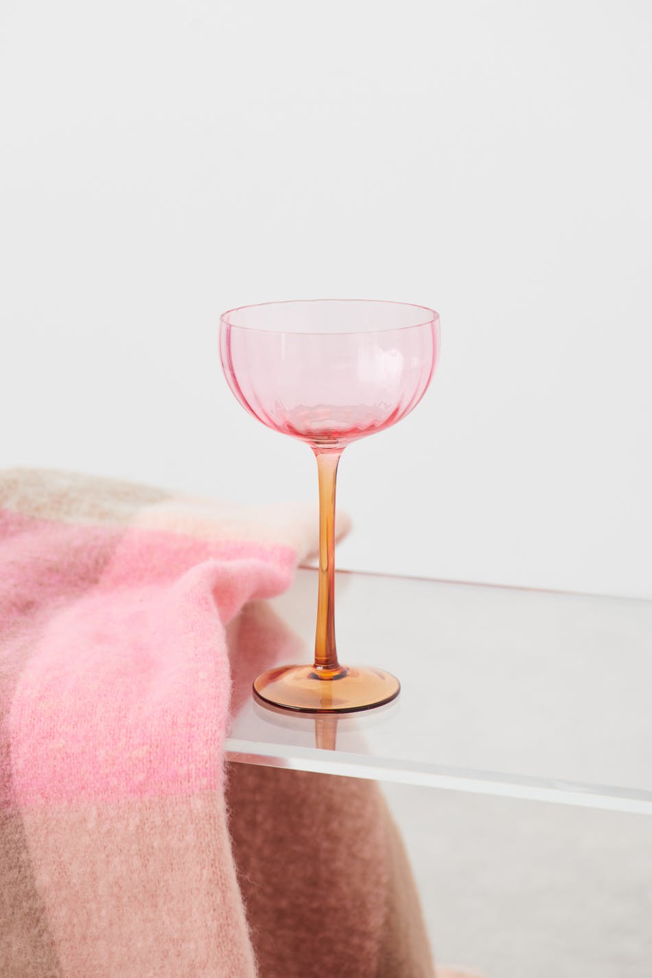 Swirl cocktail glass