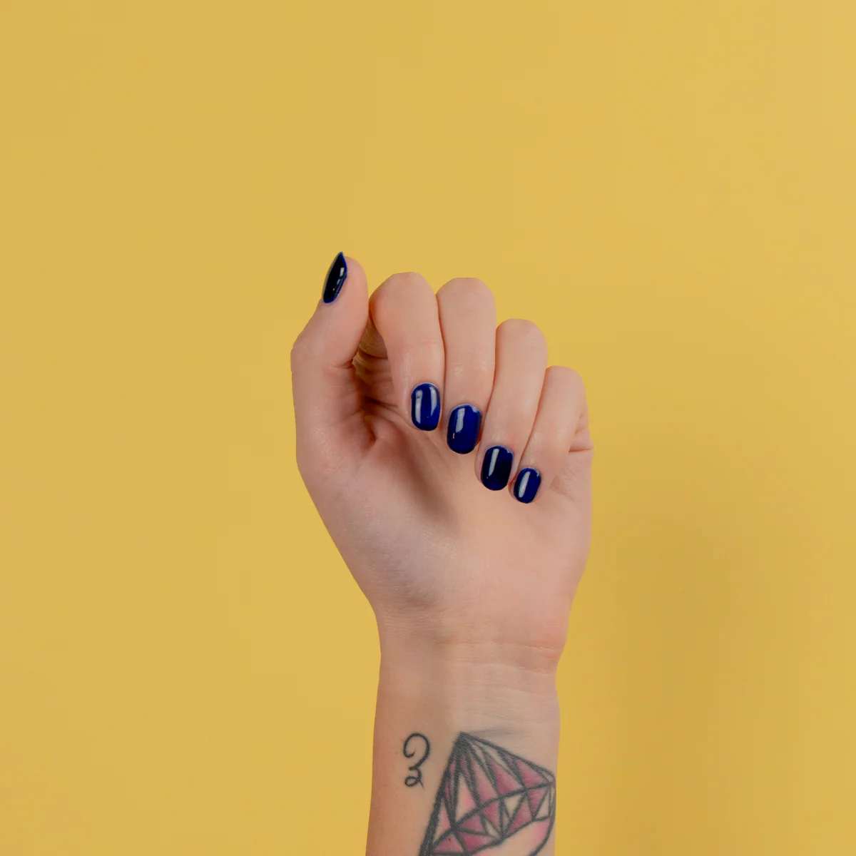 Półtrwały lakier do paznokci - lakier żelowy