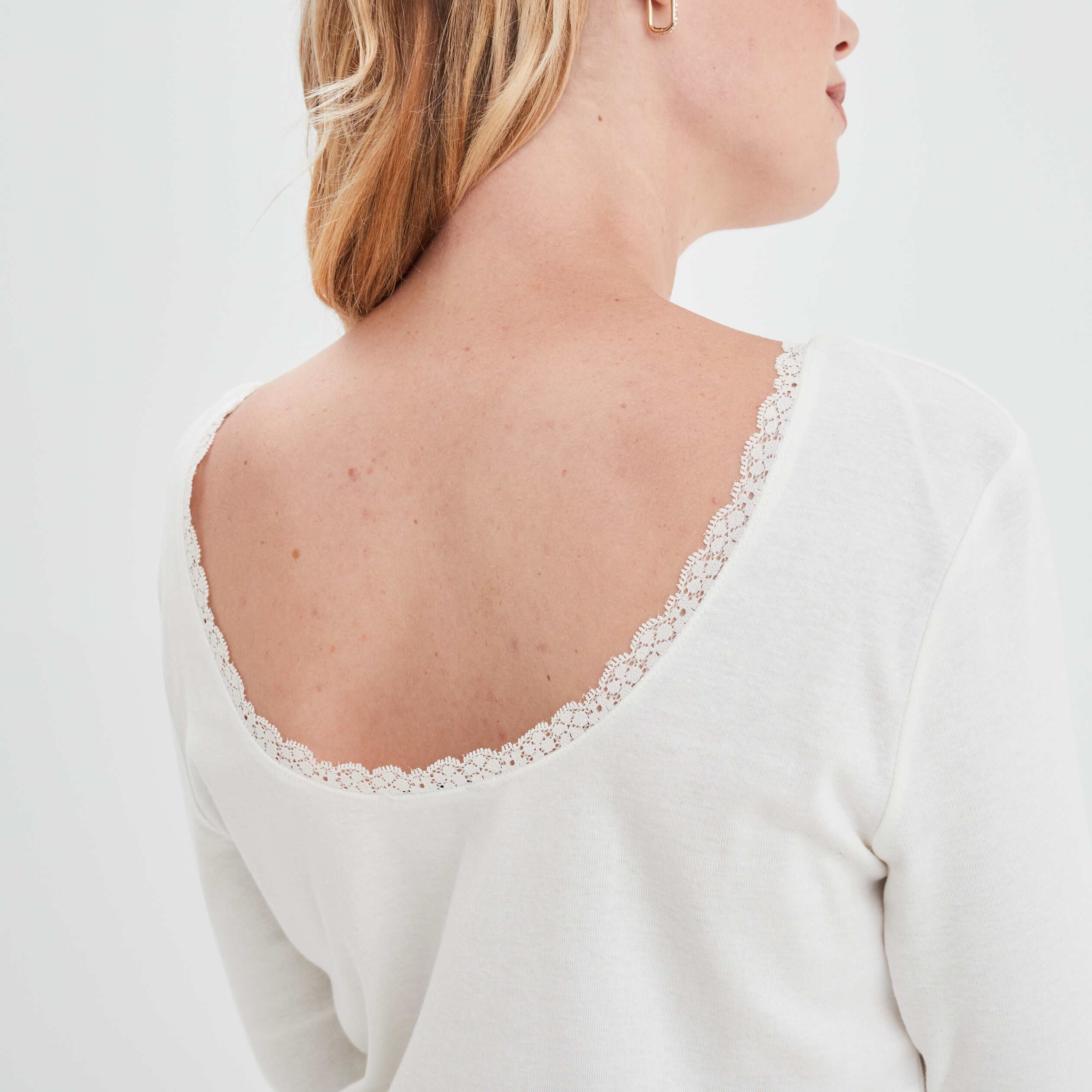 T-shirt avec dentelle au col blanc femme | La Halle